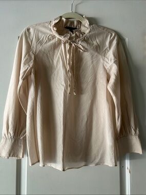Banana Republic Womens Ruffle Tie-Neck Blouse/Oyster Pearl color/ XS